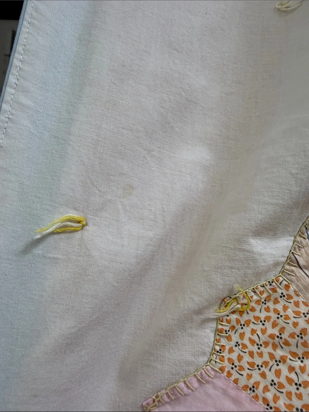 Vintage Patchwork Dresden Plate Quilt 72x84in Hand Quilted Yellow Yarn Pink Blue